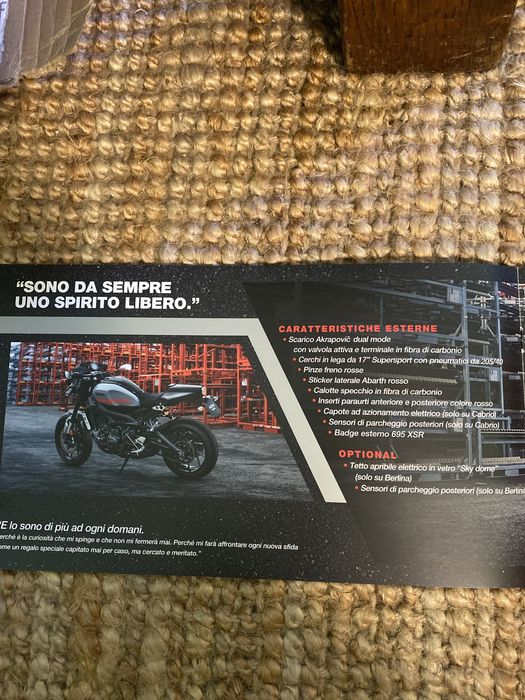 Catálogo Abarth 695 XSR yamaha edition. Versão italiana