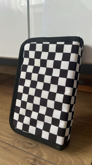 Piórnik szachownica Back up