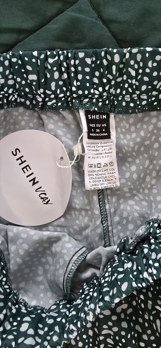 Spodenki zielone z pomponikami S