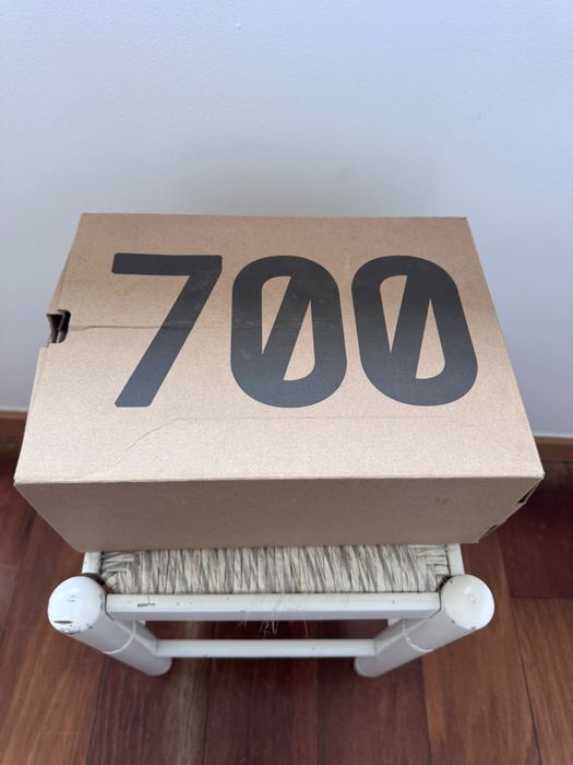 YEZZY 700 V3 “Mono Safflower”