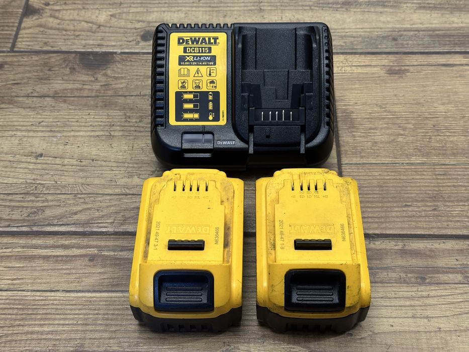 Zestaw | 2x bateria, akumulator 5Ah + ładowarka DeWalt DCB115