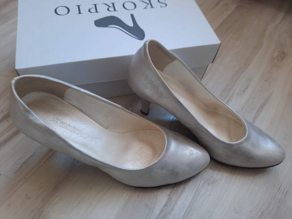 Buty na obcasie 39