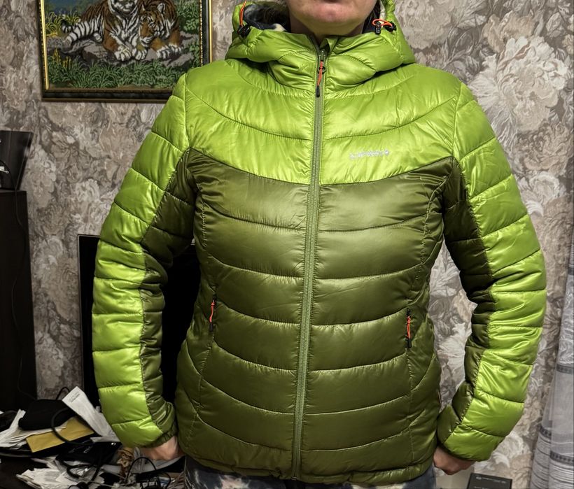 Жіноча куртка пуховик бренду Icepeak