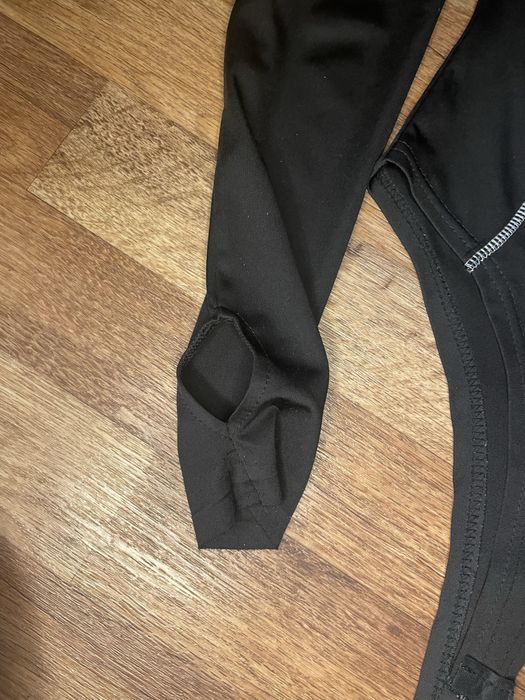 Неймовірний бодік, з вирізом під пальчик, гарний стан