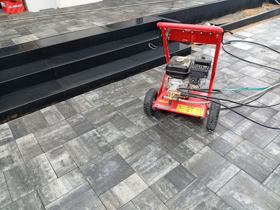 Układanie kostki brukowej