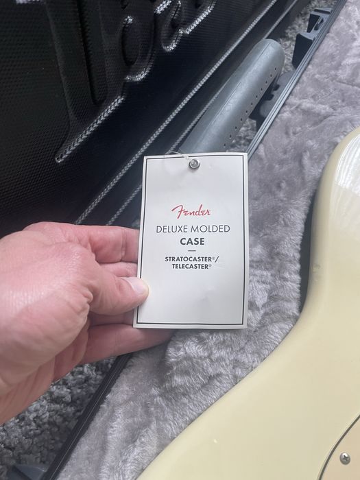 Fender Stratocaster Japan O071109 + twardy futerał Fender