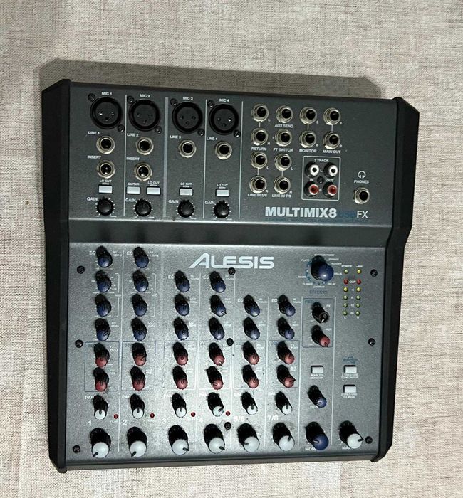 Mesa Mixera de 8 canais Alesis MultiMix 8 USB FX com FX, 16 bits de gravação