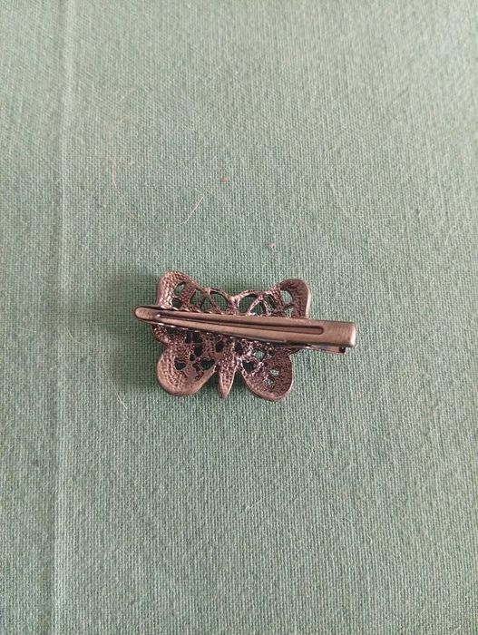 Acessório decorativo, de lapela ou de cabelo, em forma de borboleta