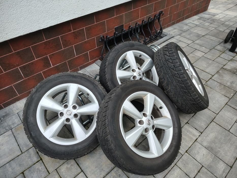 Nissan Qashqai   srebrny metalik