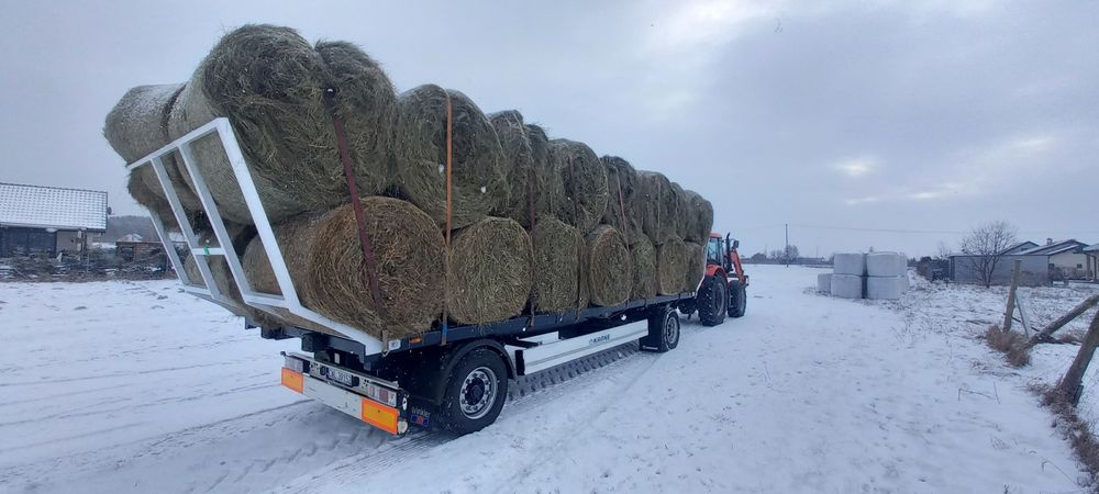Przyczepa do bel lub skrzyniopalet