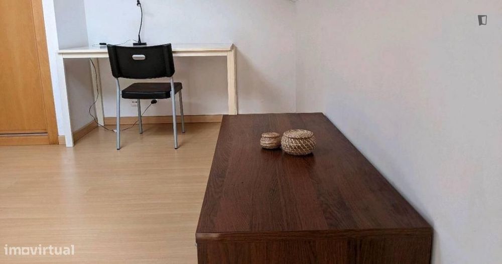 Quarto - localizado em Carcavelos Lisbon