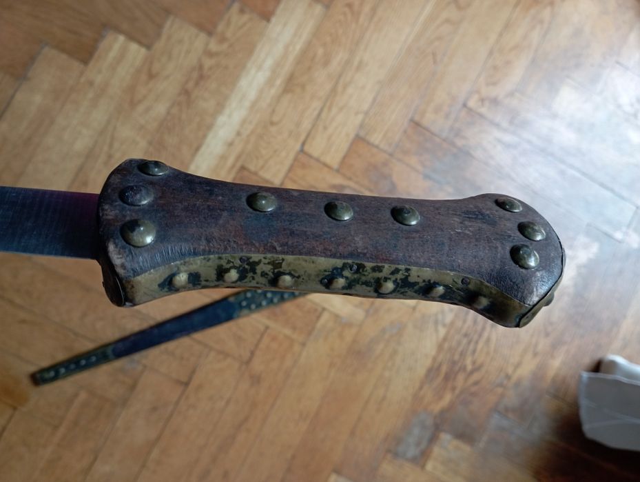 Duży sztylet rycerski ręcznie robiony zabytkowy rekwizyt teatralny