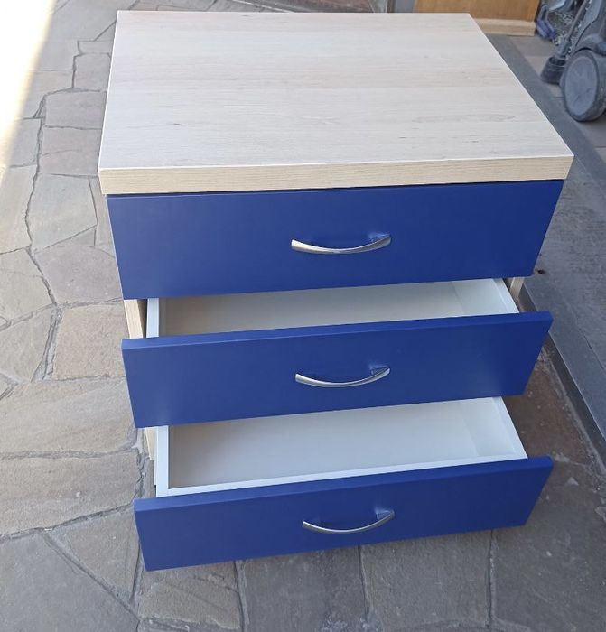 Нові офісні меблі, письмовий стіл, шафа