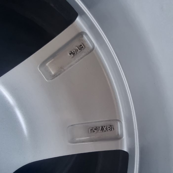 Диски Nissan R18 5x114.3 7.5j ET45 ЦО 66.1 оригінал стан нових