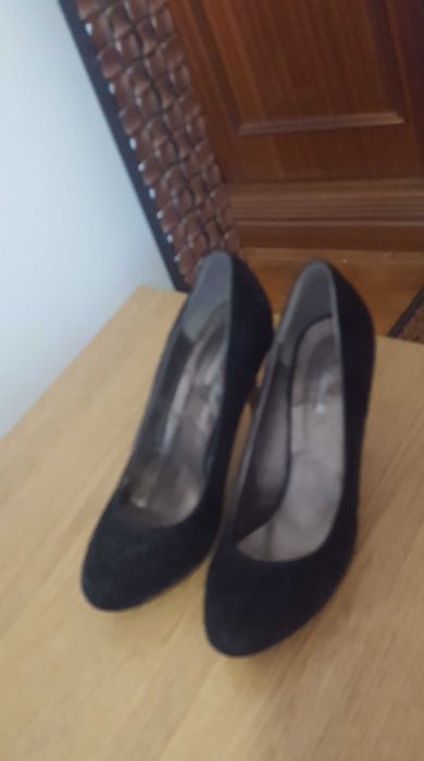 Sapatos pretos elegantes n38 salto compensado - MARAVILHOSO