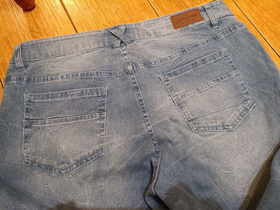 Spodnie 7/8 jeansy damskie niebieskie 44