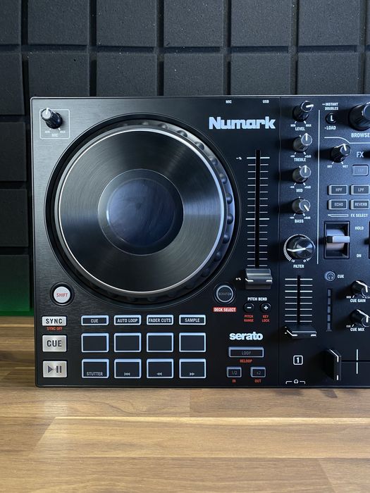 Numark MixTrack Platinum FX (Доставим курьером - БЕСПЛАТНО!)