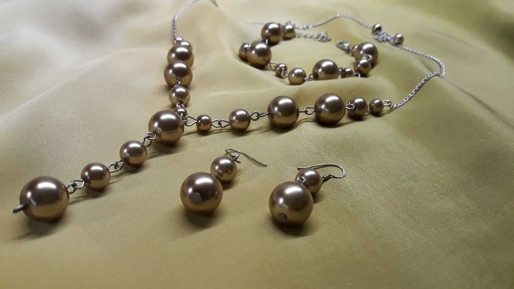 Komplet: naszyjnik, kolczyki i bransoletka