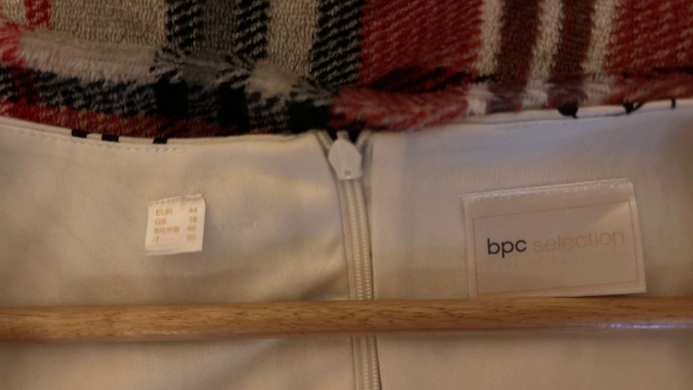 Ołówkowa sukienka damska 44 bpc