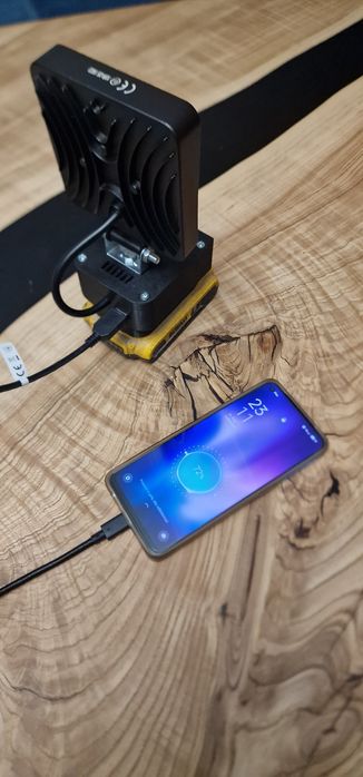 Lampa Dewalt Led ładowarka USB