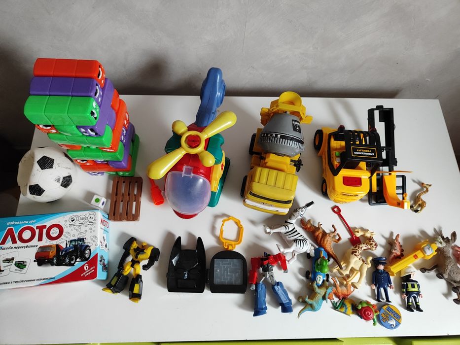Лот іграшок для хлопчика