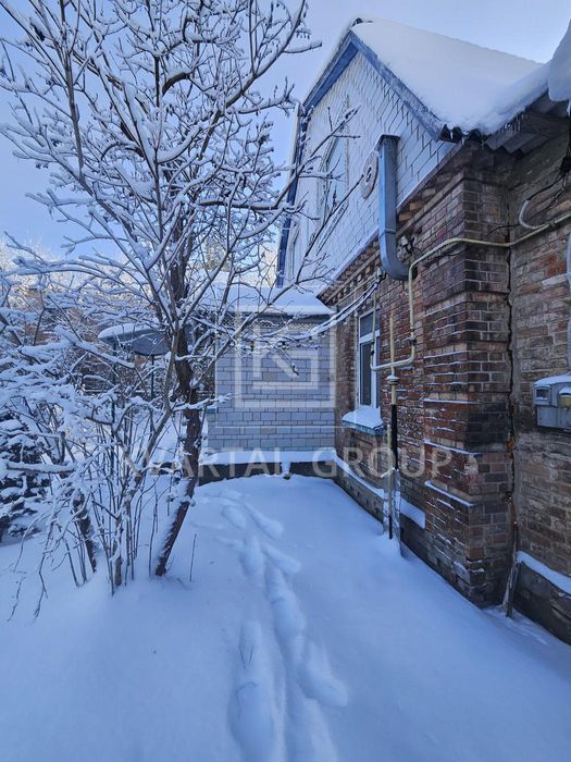 Одноповерховий будинок з ділянкою 9 соток | Гараж та сарай