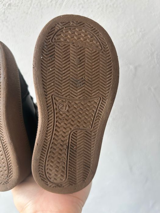 Дитячі кросівки весна