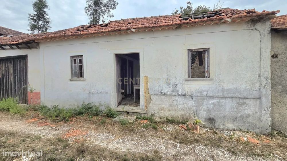 Casa de Campo  ||  Para recuperação  || Rio De Couros, Ourém