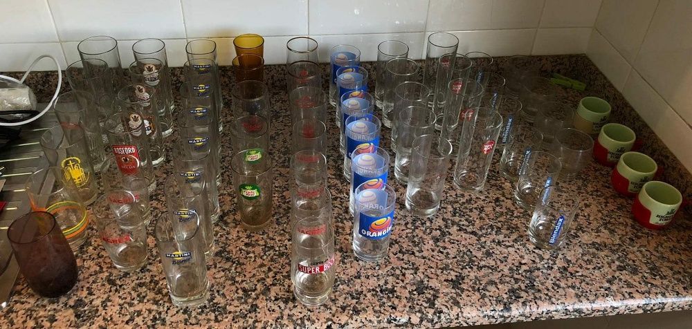 Decorative items: various crystals, jugs, plates..64750810366081123