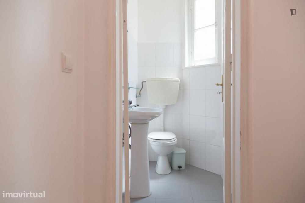 Quarto - localizado em Alameda Lisbon