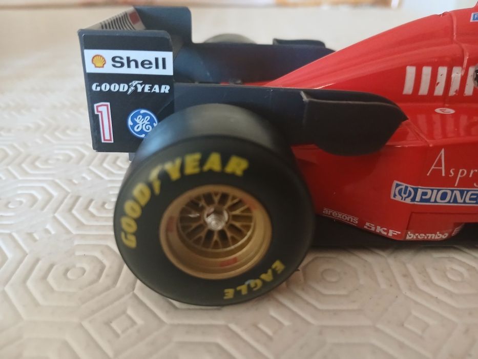 Miniatura F1-Ferrari F310-M.Shumacher