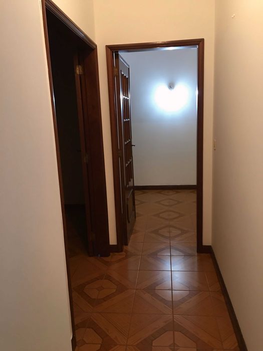 Apartamento T3 com Sótão Equipado e Duas Garagens