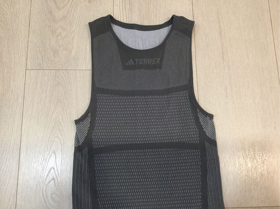 Продам компресійну майку Adidas Terrex розмір S-M