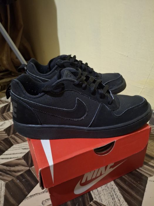 Nike кросовкі оригінал 39р в гарному
