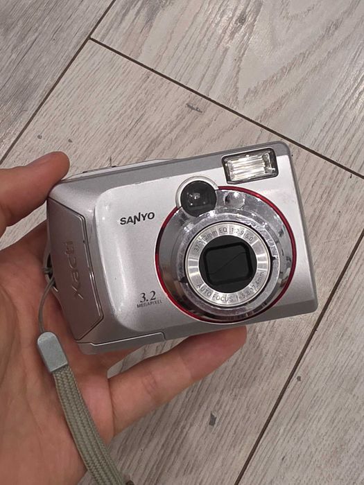 Aparat Cyfrowy Sanyo Xacti VPC-S3 | 3.2 MP | Zasilanie AA | Y2K Vintage | Sprawny