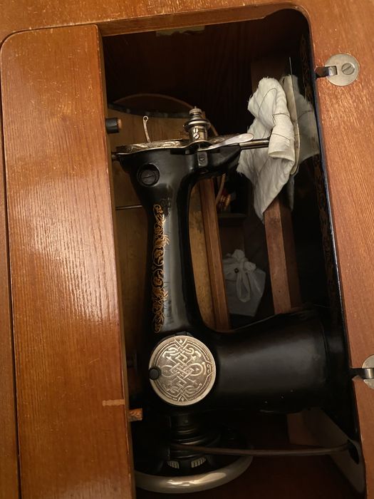 Антикварна швейна машинка Singer