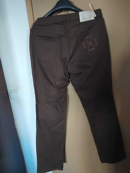 Calça clássica de senhora