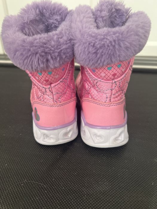 Sniegowce skechers ze swiecaca podeszwa rozm 26