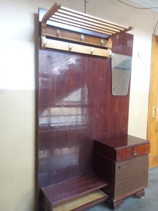 Прихожа висота 2 м, ширина 1,3 м