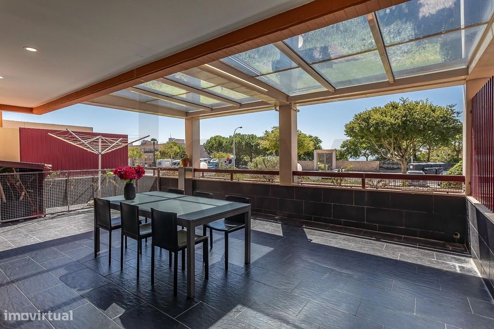 Apartamento T4 |  Parque dos Poetas l Terraço  com 50m2 e Box com  2 l
