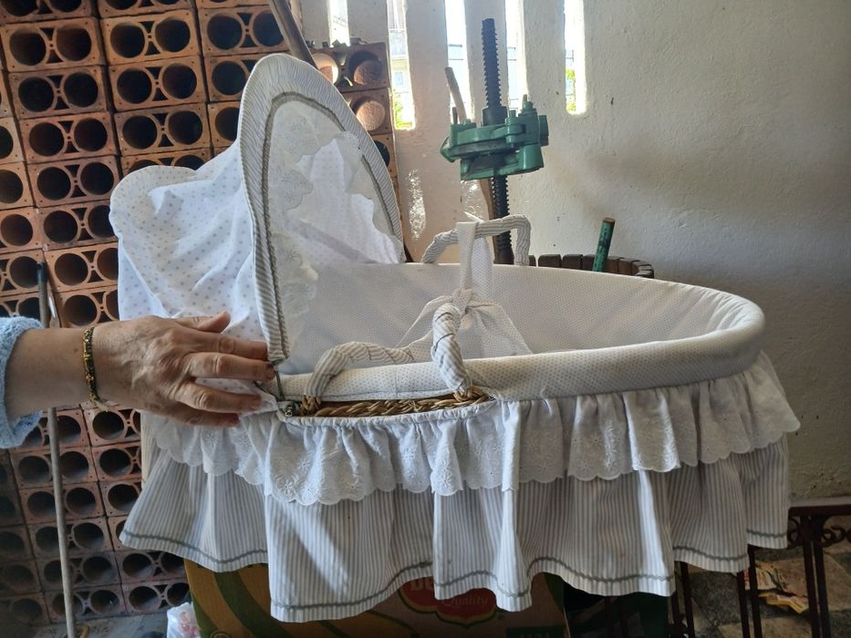 Alcofa para bebé nunca usada  muito bonita