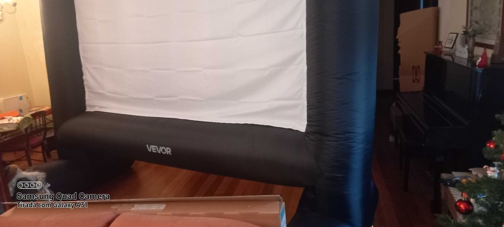 Excelente Tela de Cinema 263 x 147 cm com projetor Optoma HDMI