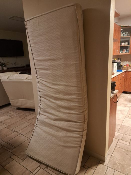Materac sprężysty 90x200 gruby 16cm stan bardzo dobry