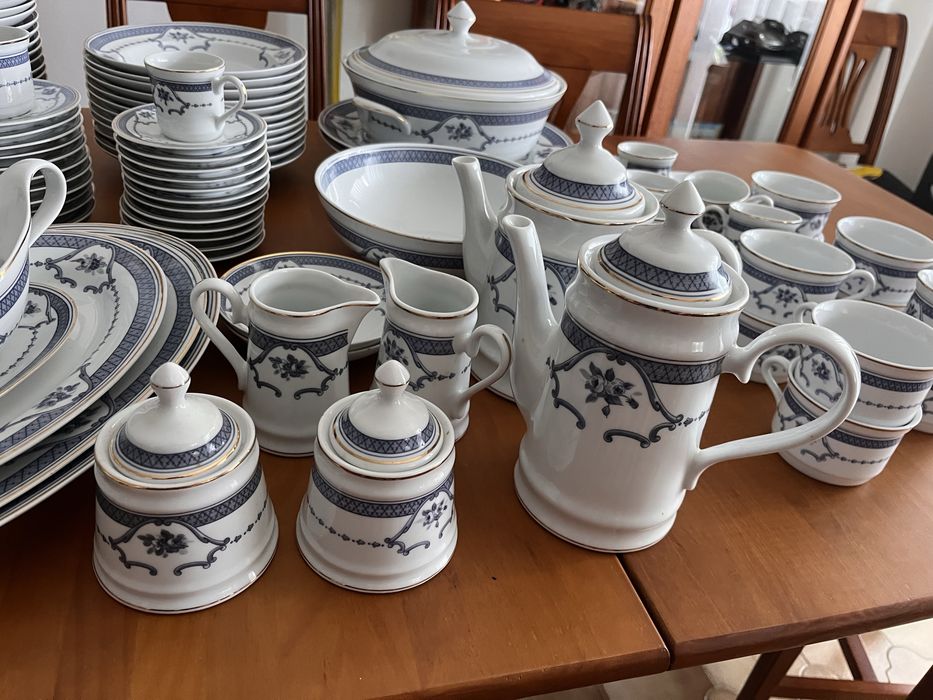Serviço de Jantar, Chá e Café Porcelanas QN Portugal – 124 peças – Novo/Nunca Usado