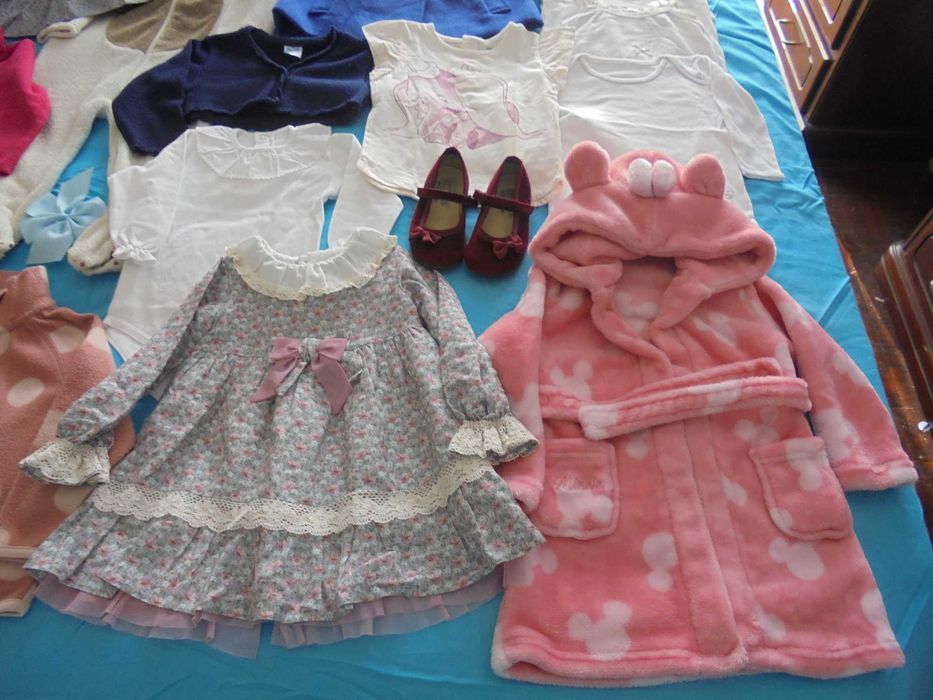 lote de roupa de menina a boneca