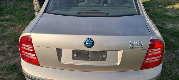 Кришка багажника Skoda Superb