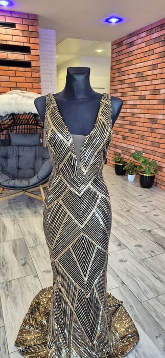 Długa cekinowa sukienka wieczorowa złota