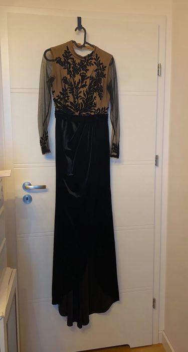 Długa efektowna suknia maxi cekiny welur tren lou shifter emo emu