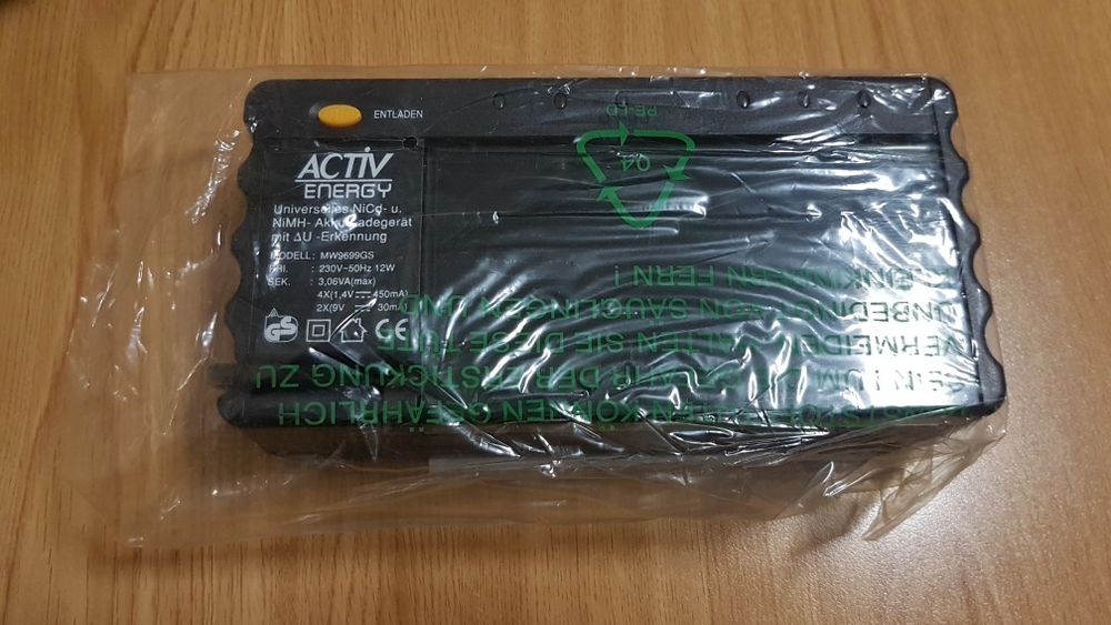 Carregador de Pilhas UNIVERSAL