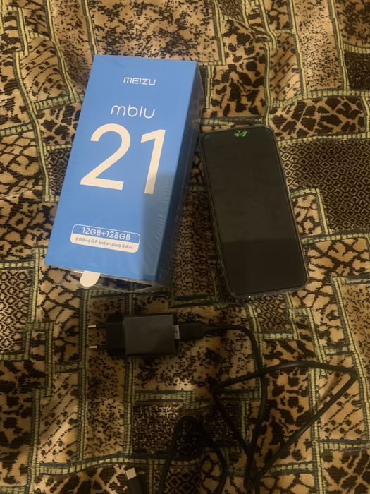 Продам новый китайський телефон 6/128 камера 13 мп